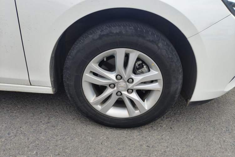 Used Chevrolet Cavalier 2019 320 Automatic Xinyue Edition Right Front Wheel Hub