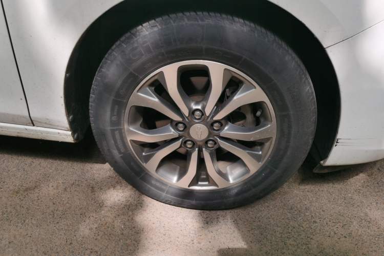 Used Chevrolet Cavalier 2019 320 Automatic Enjoyment with Sunroof Right Front Wheel Hub