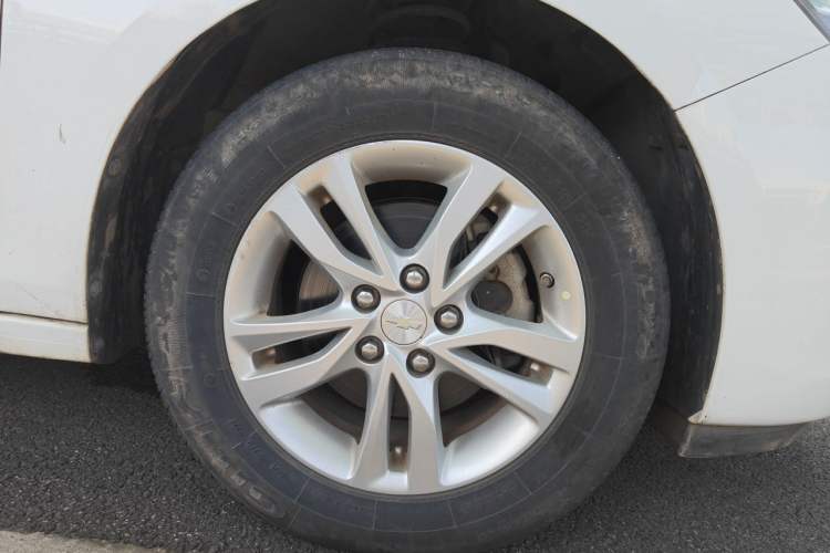 Used Chevrolet Cavalier 2019 320 Automatic Xinyue Edition Right Front Wheel Hub
