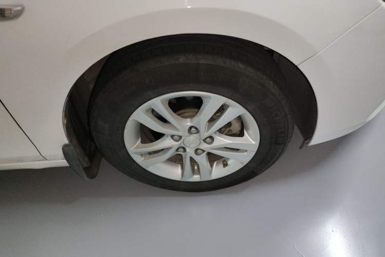Used Chevrolet Cavalier 2019 320 Automatic Xinyue Edition Right Front Wheel Hub