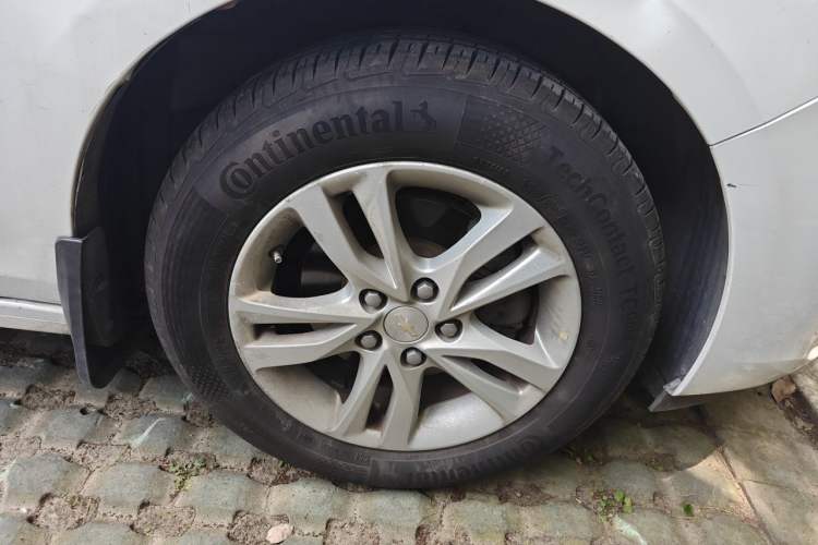 Used Chevrolet Cavalier 2019 320 Automatic Xinyue Edition Right Front Wheel Hub
