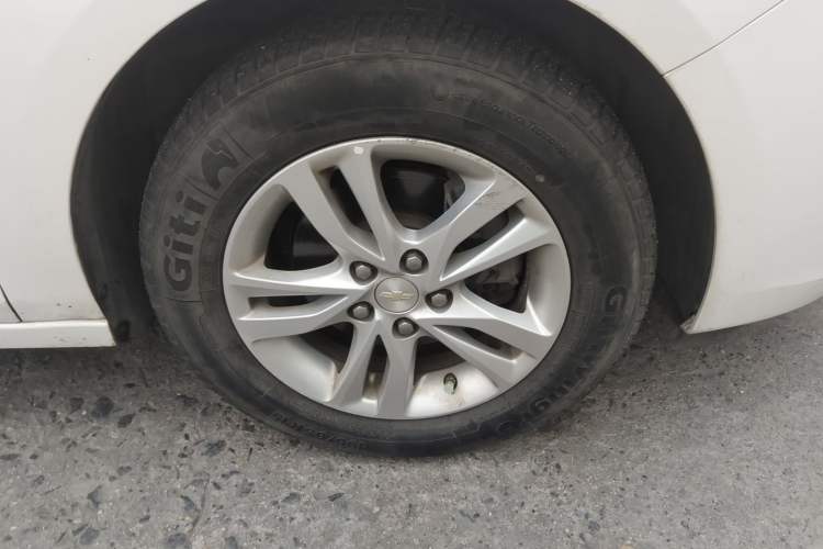 Used Chevrolet Cavalier 2019 320 Automatic Xinyue Edition Right Front Wheel Hub