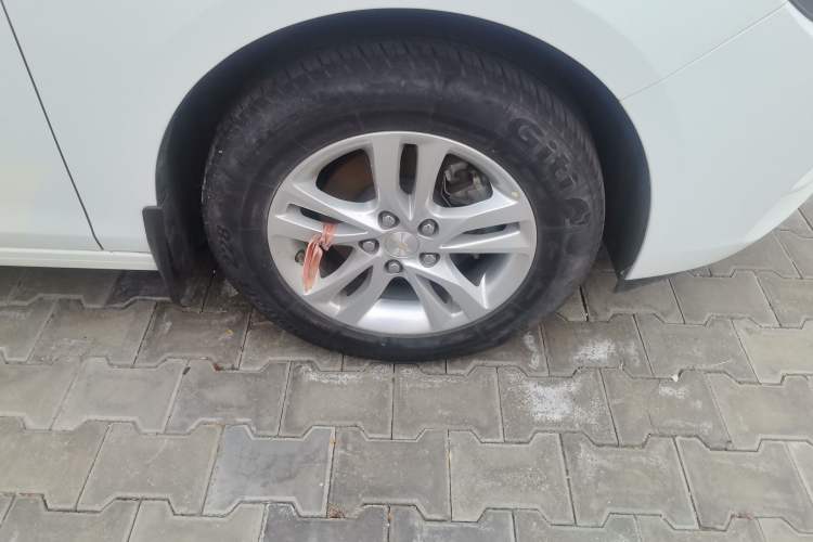 Used Chevrolet Cavalier 2019 320 Automatic Xinyue Edition Right Front Wheel Hub