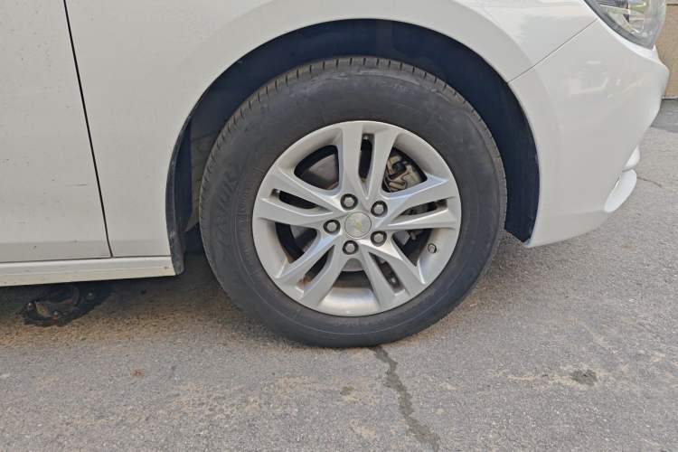 Used Chevrolet Cavalier 2019 320 Automatic Xinyue Edition Right Front Wheel Hub