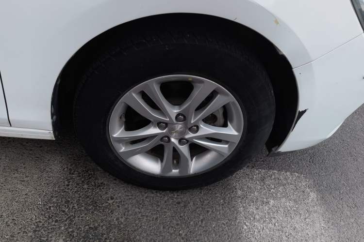 Used Chevrolet Cavalier 2019 320 Automatic Xinyue Edition Right Front Wheel Hub