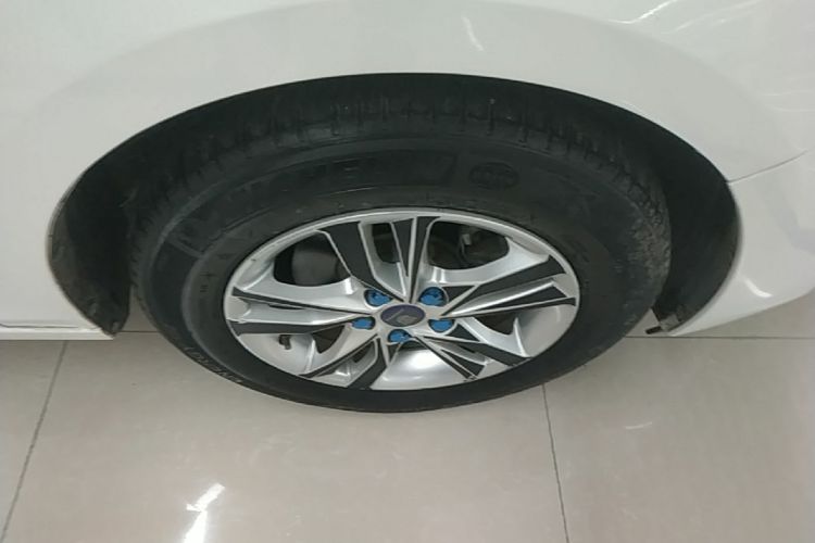 Used Chevrolet Cavalier 2019 320 Automatic Xinyue Edition Right Front Wheel Hub