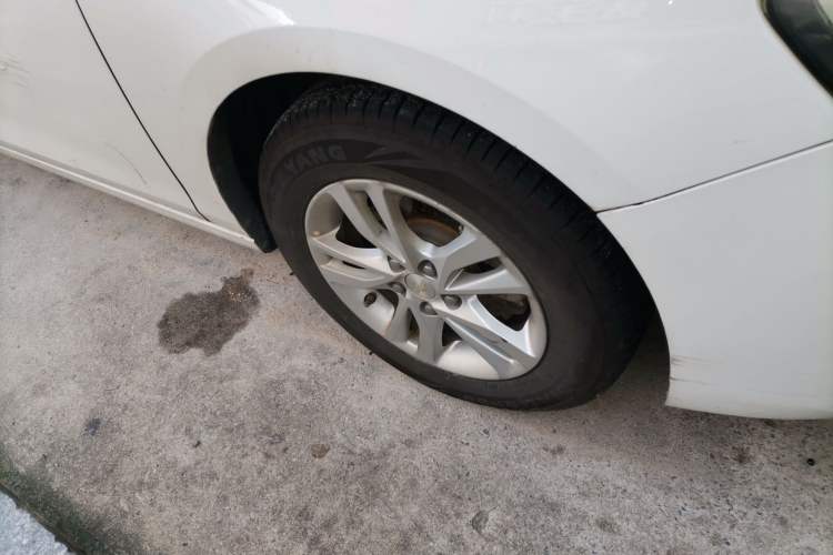 Used Chevrolet Cavalier 2019 320 Automatic Xinyue Edition Right Front Wheel Hub