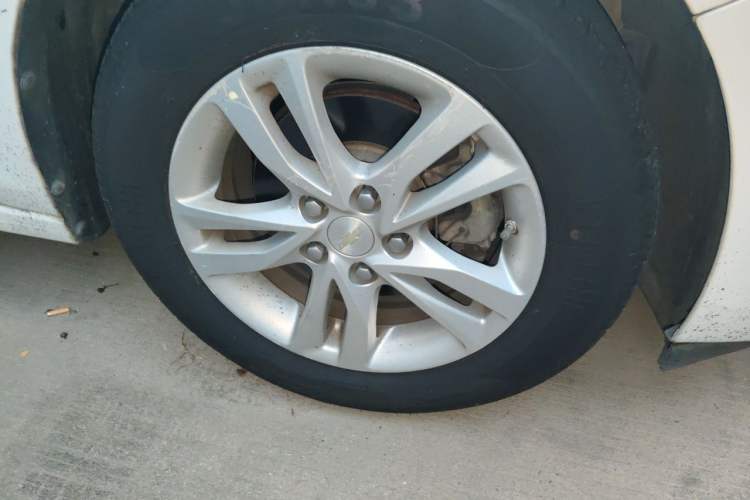 Used Chevrolet Cavalier 2019 320 Automatic Xinyue Edition Right Front Wheel Hub