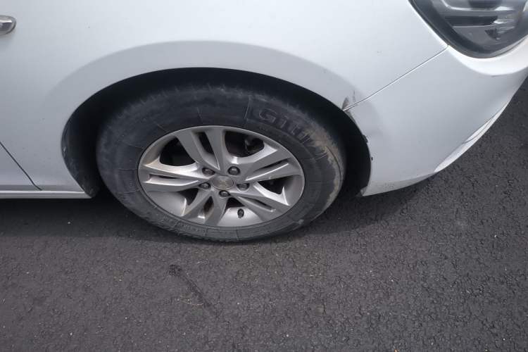 Used Chevrolet Cavalier 2019 320 Automatic Xinyue Edition Right Front Wheel Hub