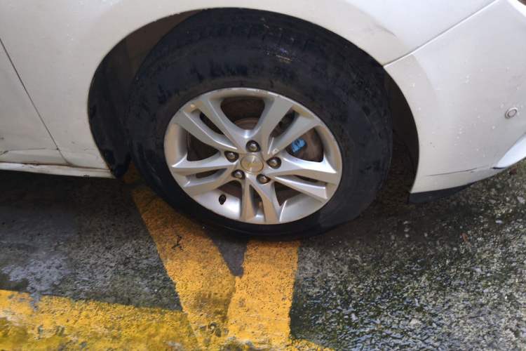 Used Chevrolet Cavalier 2019 320 Automatic Xinyue Edition Right Front Wheel Hub