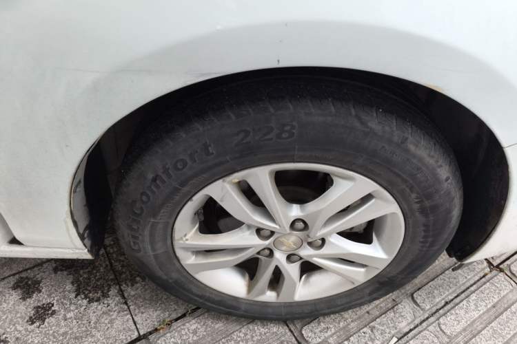 Used Chevrolet Cavalier 2019 320 Automatic Xinyue Edition Right Front Wheel Hub