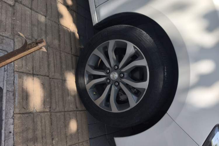 Used Chevrolet Cavalier 2019 320 Automatic Xinshang Edition Right Front Wheel Hub