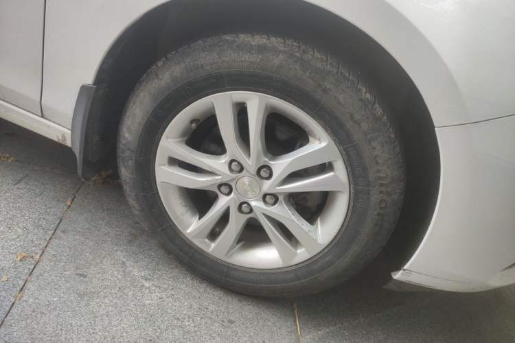 Used Chevrolet Cavalier 2019 320 Automatic Xinyue Edition Right Front Wheel Hub