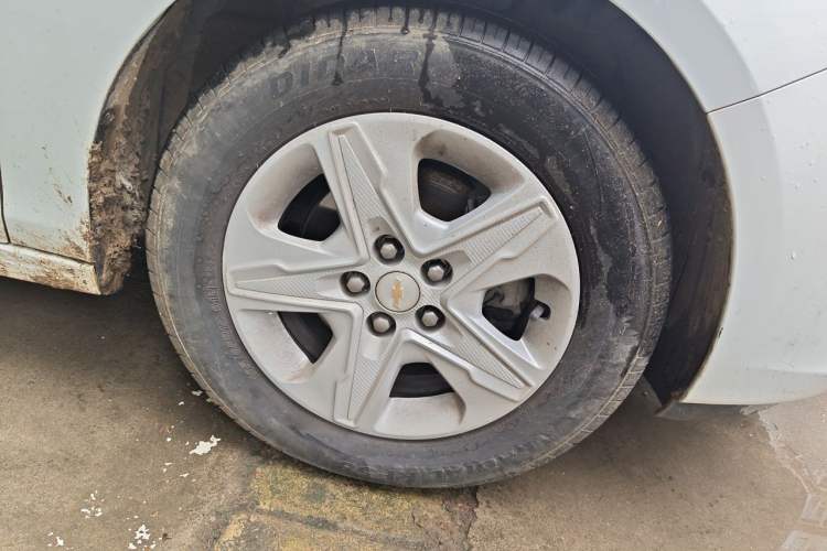 Used Chevrolet Cavalier 2019 320 Automatic Enjoyment with Sunroof Right Front Wheel Hub