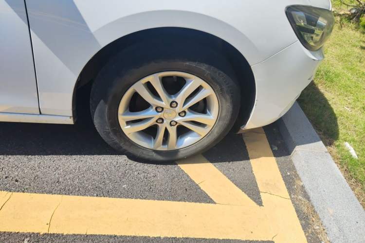 Used Chevrolet Cavalier 2019 320 Manual Xinyue Edition Right Front Wheel Hub