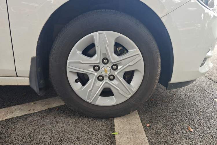 Used Chevrolet Cavalier 2019 320 Automatic Enjoyment with Sunroof Right Front Wheel Hub