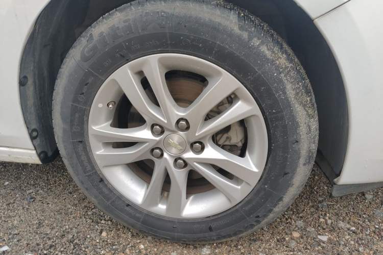 Used Chevrolet Cavalier 2019 320 Automatic Xinyue Edition Right Front Wheel Hub