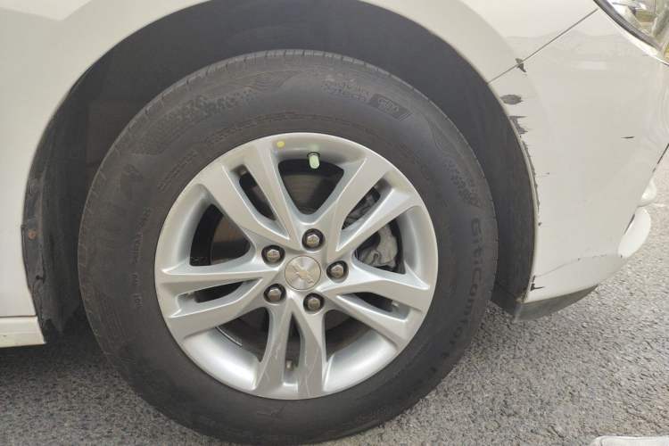 Used Chevrolet Cavalier 2019 320 Automatic Xinyue Edition Right Front Wheel Hub