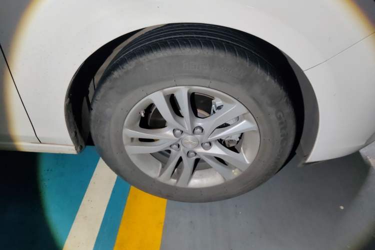Used Chevrolet Cavalier 2019 320 Automatic Xinyue Edition Right Front Wheel Hub