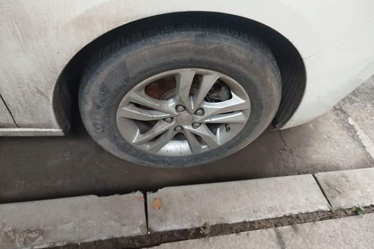 Used Chevrolet Cavalier 2019 320 Automatic Xinyue Edition Right Front Wheel Hub