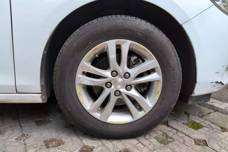 Used Chevrolet Cavalier 2019 320 Automatic Xinyue Edition Right Front Wheel Hub