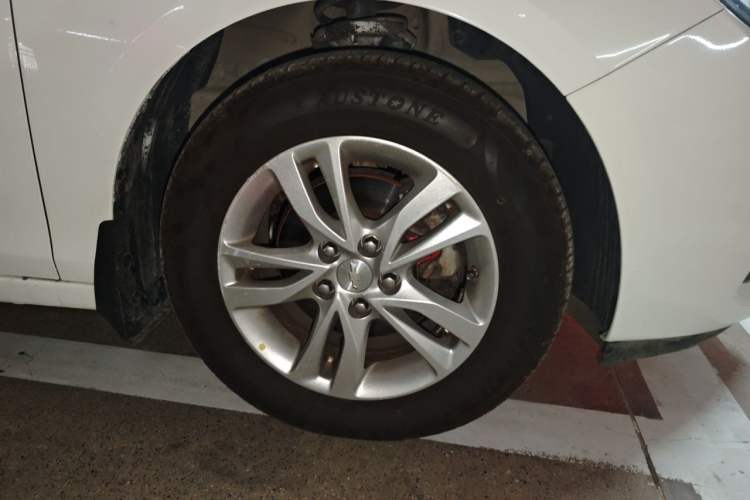 Used Chevrolet Cavalier 2019 320 Automatic Xinyue Edition Right Front Wheel Hub