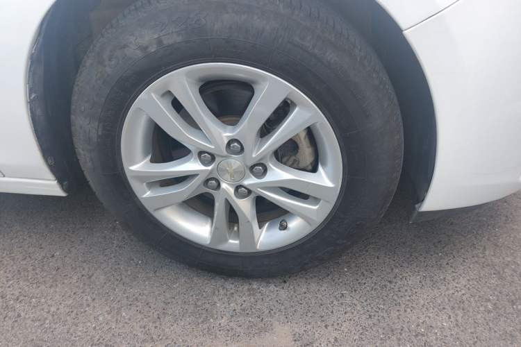 Used Chevrolet Cavalier 2019 320 Automatic Xinyue Edition Right Front Wheel Hub