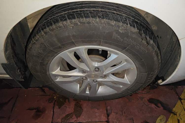 Used Chevrolet Cavalier 2019 320 Automatic Xinyue Edition Right Front Wheel Hub