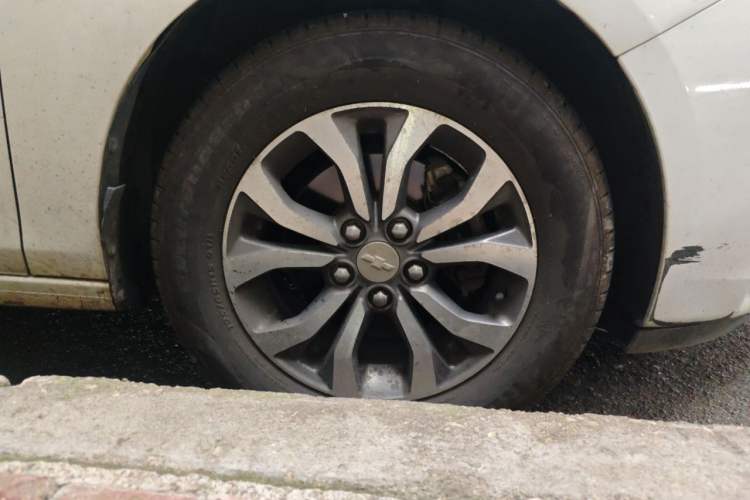 Used Chevrolet Cavalier 2019 320 Automatic Enjoyment with Sunroof Right Front Wheel Hub