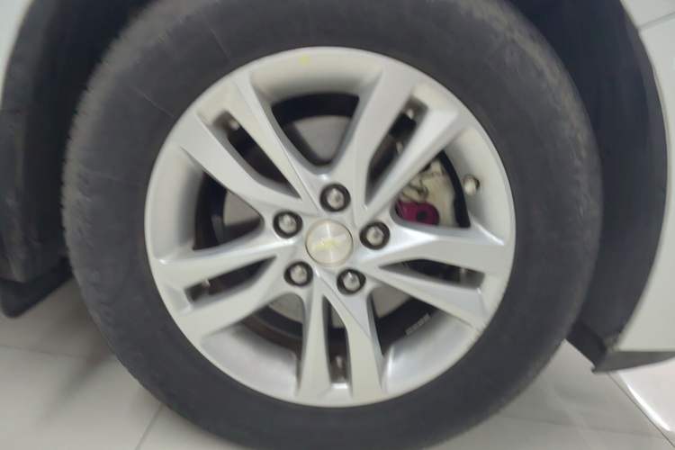 Used Chevrolet Cavalier 2019 320 Automatic Xinyue Edition Right Front Wheel Hub