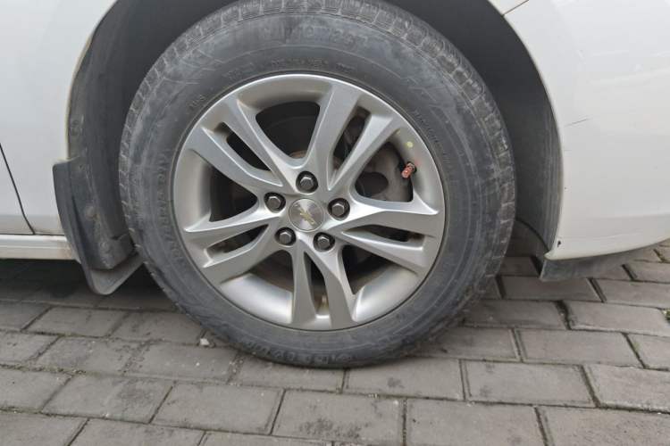 Used Chevrolet Cavalier 2019 320 Automatic Xinyue Edition Right Front Wheel Hub
