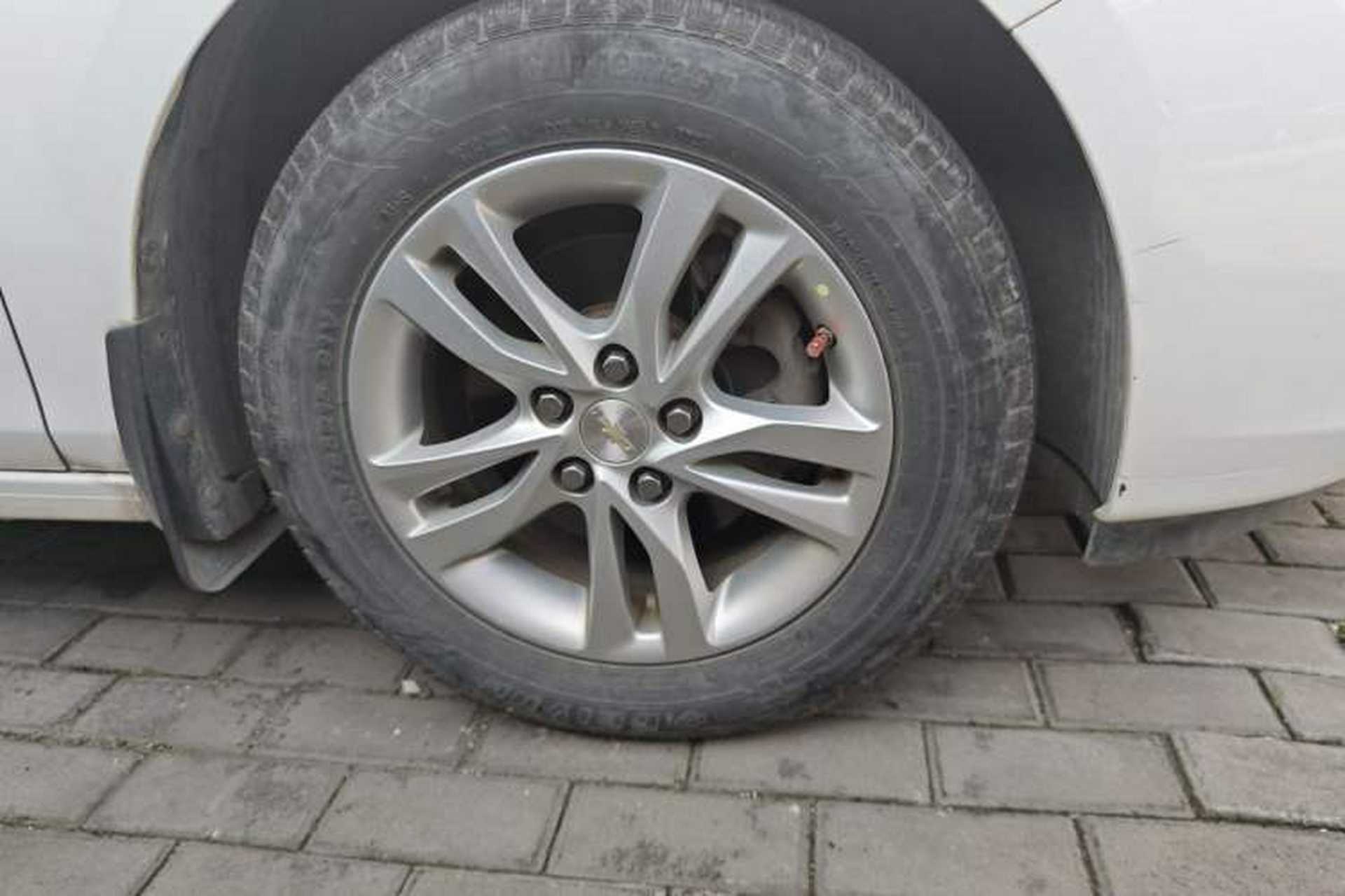Used Chevrolet Cavalier 2019 320 Automatic Xinyue Edition Right Front Wheel Hub