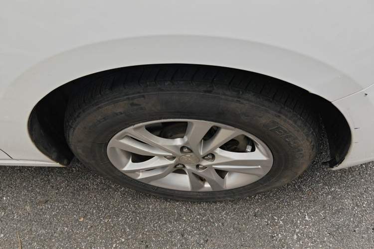 Used Chevrolet Cavalier 2019 320 Automatic Enjoyment with Sunroof Right Front Wheel Hub