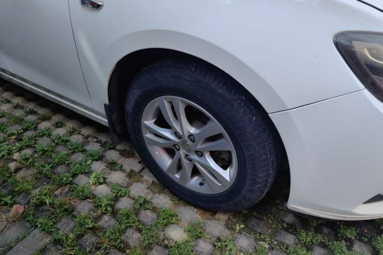 Used Chevrolet Cavalier 2019 320 Automatic Xinyue Edition Right Front Wheel Hub