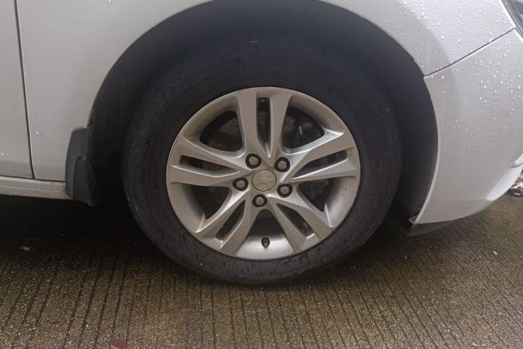 Used Chevrolet Cavalier 2019 320 Automatic Xinyue Edition Right Front Wheel Hub