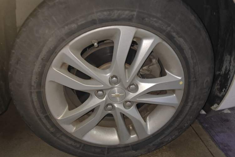 Used Chevrolet Cavalier 2019 320 Automatic Xinyue Edition Right Front Wheel Hub