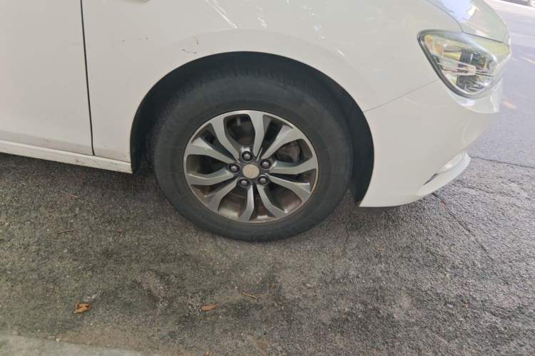 Used Chevrolet Cavalier 2019 320 Automatic Enjoyment with Sunroof Right Front Wheel Hub