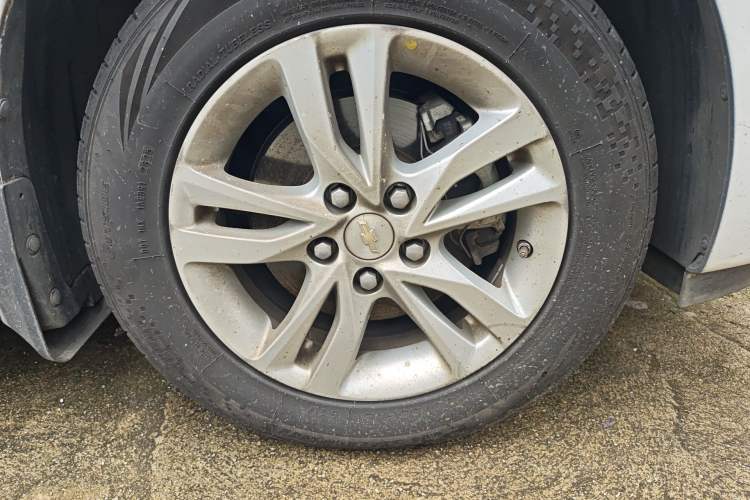 Used Chevrolet Cavalier 2019 320 Automatic Xinyue Edition Right Front Wheel Hub
