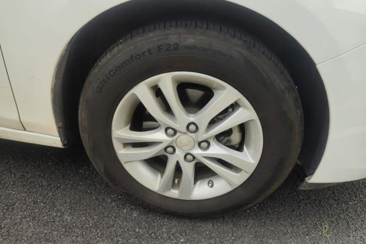 Used Chevrolet Cavalier 2019 320 Automatic Xinyue Edition Right Front Wheel Hub
