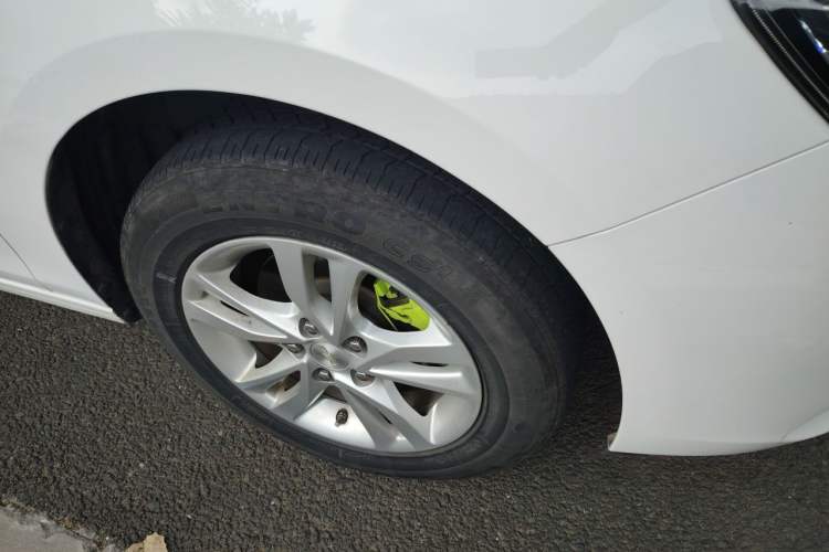 Used Chevrolet Cavalier 2019 320 Automatic Xinyue Edition Right Front Wheel Hub