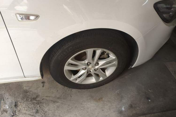 Used Chevrolet Cavalier 2019 320 Automatic Xinyue Edition Right Front Wheel Hub