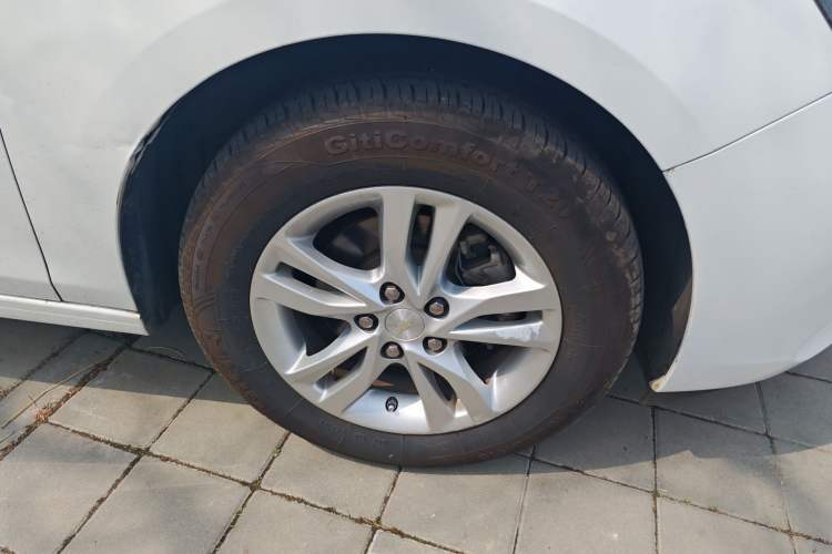 Used Chevrolet Cavalier 2019 320 Automatic Xinyue Edition Right Front Wheel Hub