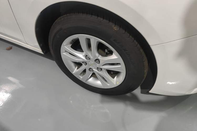 Used Chevrolet Cavalier 2019 320 Automatic Xinyue Edition Right Front Wheel Hub