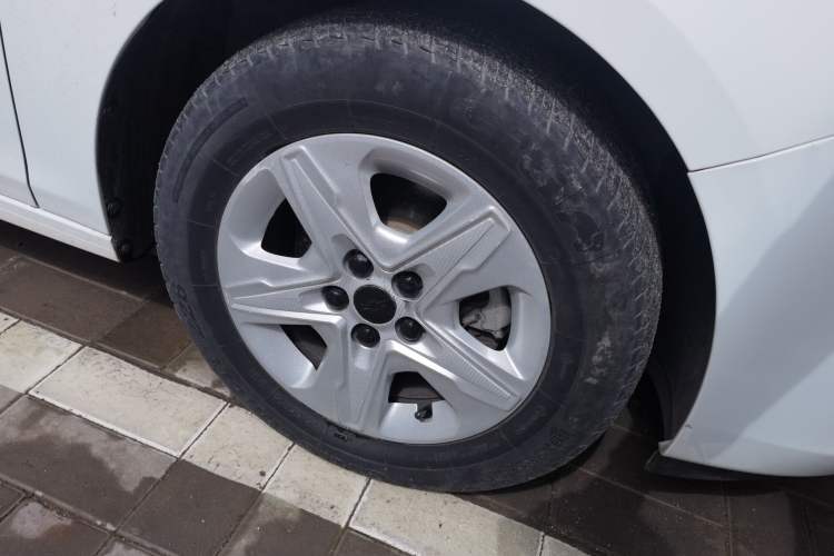 Used Chevrolet Cavalier 2019 320 Automatic Enjoyment with Sunroof Right Front Wheel Hub