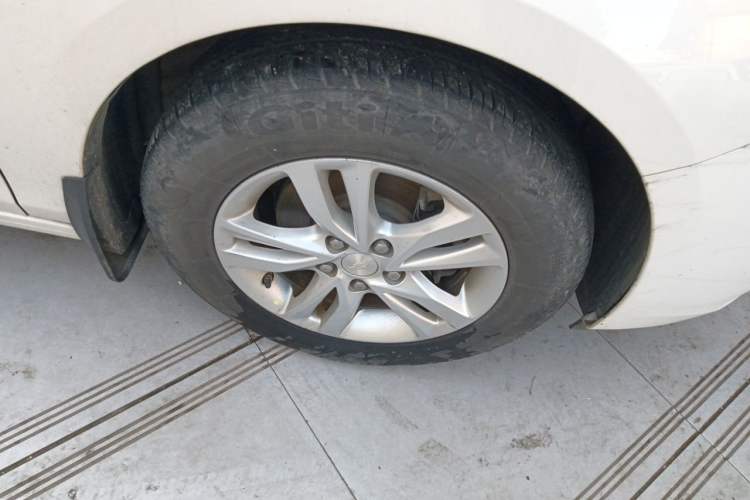 Used Chevrolet Cavalier 2019 320 Automatic Xinyue Edition Right Front Wheel Hub