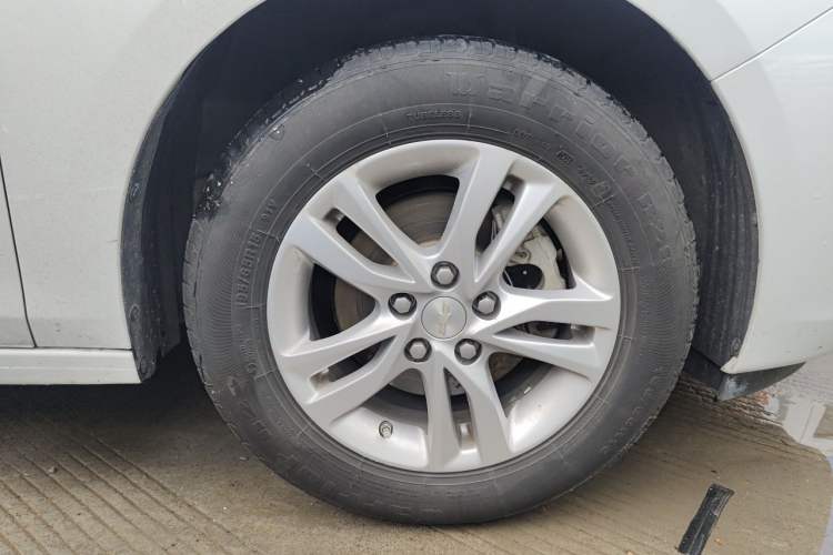 Used Chevrolet Cavalier 2019 320 Automatic Xinyue Edition Right Front Wheel Hub