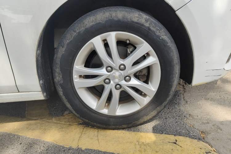 Used Chevrolet Cavalier 2019 320 Automatic Xinyue Edition Right Front Wheel Hub