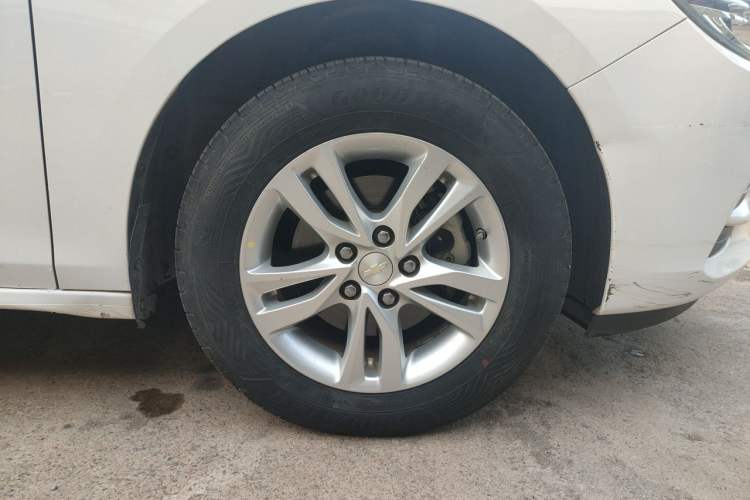 Used Chevrolet Cavalier 2019 320 Automatic Xinyue Edition Right Front Wheel Hub