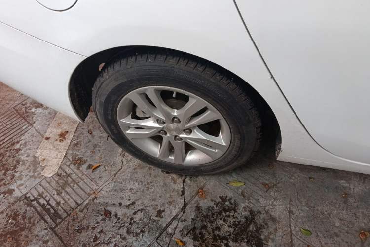 Used Chevrolet Cavalier 2019 320 Automatic Xinyue Edition Right Rear Wheel Hub