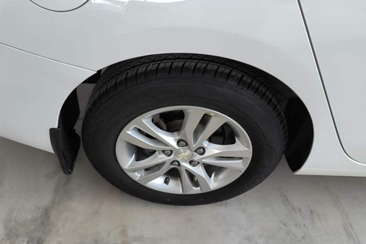 Used Chevrolet Cavalier 2019 320 Automatic Xinyue Edition Right Rear Wheel Hub